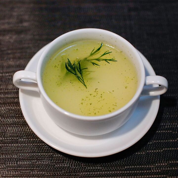 Chicken broth is included in the diet of the third day of Diet 6 Petals. 