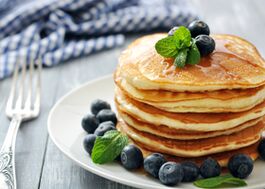 You can have breakfast with delicious diet pancakes after a kefir diet